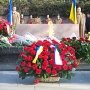В Столице Крыма возложили цветы к Вечному огню