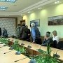 Предметно обсудили накопившиеся вопросы республиканской важности спикер с инициативной группой крымчан не на улице, а в кабинете, ещё до начала митинга