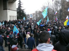Митингующие у стен парламента Крыма начали расходиться