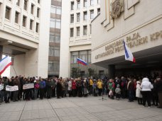 Родственникам погибших у стен крымского парламента окажут помощь