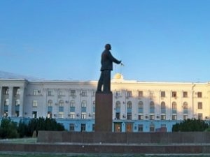 Ленина в Симферополе пока оставили в покое