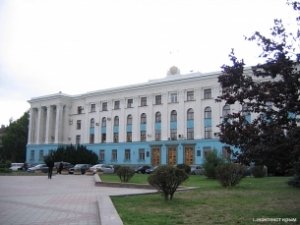 Доступ в парламент и правительство Крыма открыт для работников