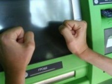 В Крыму «ПриватБанк» прекратил выдачу денег по кредитным лимитам