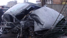 В Столице Крыма в столкновении машины с ограждением погибли три человека