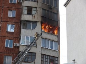 Пожар в Столице Крыма: МЧС эвакуировало 30 человек