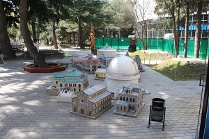 В Алуште закрыли популярный парк «Крым в миниатюре»