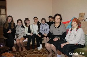 Керченские школьники побывали в гостях у ветерана ВОВ