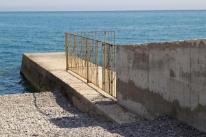 Власти Крыма обещают сделать пляжи доступными