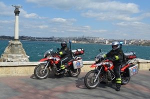 Улицы Севастополя начали патрулировать спасатели МЧС на мотоциклах