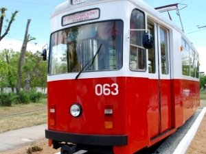Памятник-трамвай открыли в Евпатории