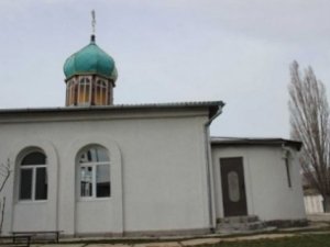 Церковников не пустили в храм в Крыму