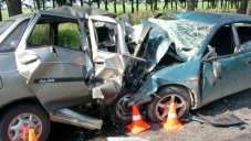 На востоке Крыма в лобовом столкновении машин пострадали шесть человек