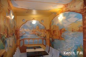 В Керчи прошла презентация росписи каминного зала в кафе