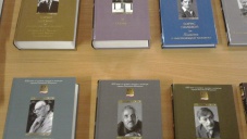 Библиотекам Крыма привезли «Сто книг президента»