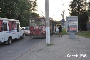 В Керчи две легковушки не поделили дорогу: пострадали мать и ребенок