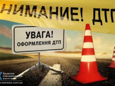 В Столице Крыма «ВАЗ» упал с моста