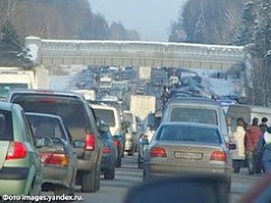 Стабильная очередь на переправе в Крым – более 500 машин