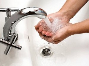 Керчанам рекомендуют перед употреблением кипятить и очищать воду из крана