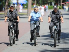 Набережную Феодосии патрулируют полицейские на велосипедах