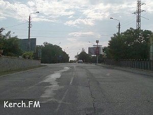 Въезд в Керчь закрыт из-за ремонта аварийного моста