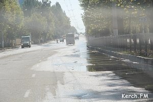 В Керчи улицу Генерала Петрова затопило водой