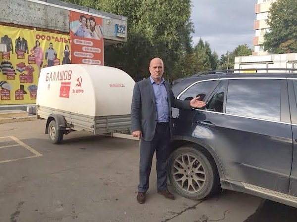 Взломана машина с агитационным прицепом кандидата в депутаты Мосгордумы Евгения Балашова