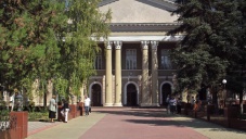 В Столице Крыма прошла акция против включения медицинского вуза в федеральный университет