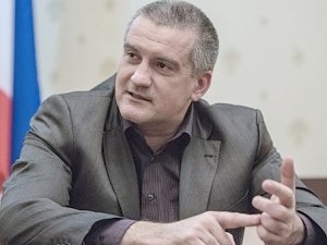 Госслужащие за хамство крымчанам будут мести улицы, — Аксенов
