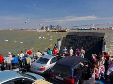 Очереди на паром в порту «Крым» ожидают 1,1 тыс. автомобилей