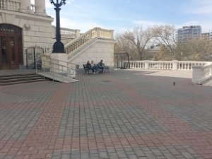Незаконное кафе убрали возле театра в Севастополе