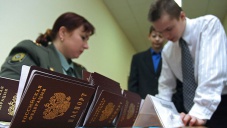 Миграционная служба в Крыму пожаловалась на нехватку сотрудников и низкие зарплаты