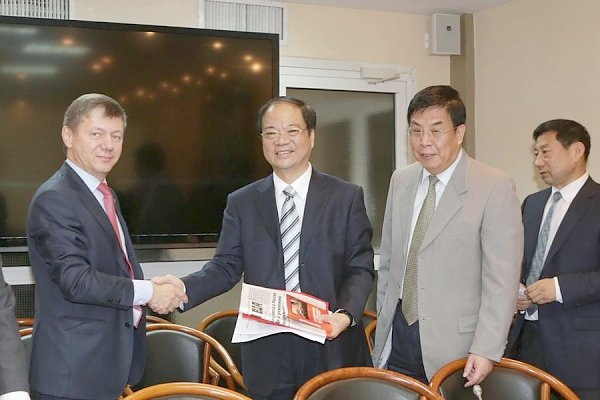 Д.Г. Новиков провёл встречу в Москве с делегацией партийной школы ЦК Коммунистической партии Китая