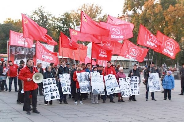Митинг и шествие в Саратове: «Не забудем! Не простим!»