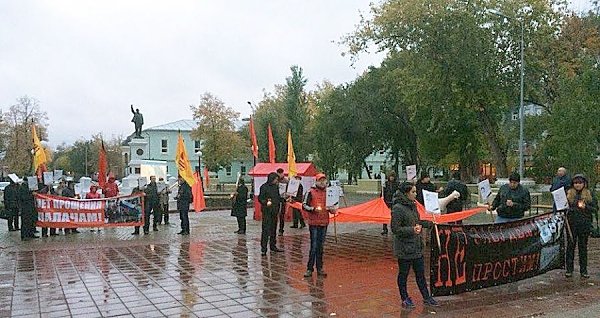 Акция памяти защитников Верховного Совета прошла в Оренбурге