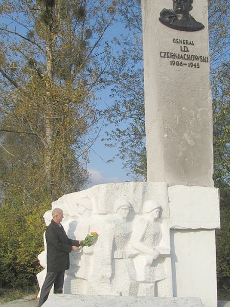 Следующая попытка уничтожить памятник генералу Красной Армии И.Д. Черняховскому в Польше