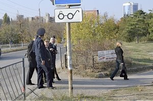 Крымские инспектора ГИБДД уделили внимание незрячим пешеходам.