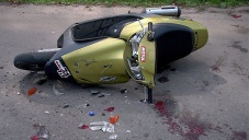 На востоке Крыма в столкновении со столбом погиб водитель мопеда