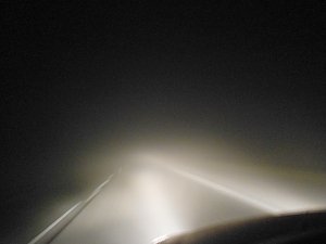 На трассе в Крыму в лобовом столкновении машин в тумане погиб человек