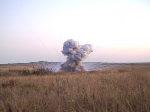 Саперы МЧС взорвали возле Севастополя авиабомбу времен войны