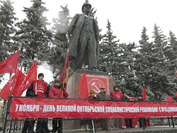 Чувашские коммунисты отметили праздник Великого Октября
