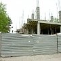 Властям Севастополя пожаловались на стройку возле школы