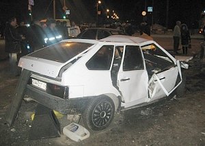 На трассе в Крыму в аварии погибли водитель и годовалая девочка