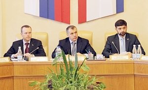 Президиум крымского парламента рекомендовал улучшить качество оказания услуг при регистрации недвижимого имущества