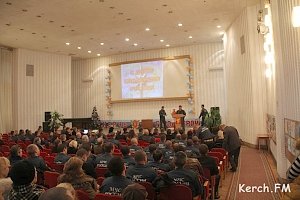 Керченских спасателей поздравили с профессиональным праздником