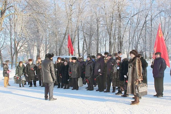 Костромской горком КПРФ организовал возложение цветов к памятнику В.И. Ленину