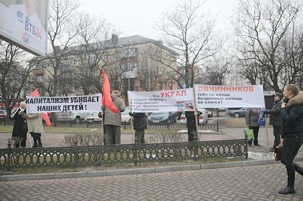 "Капитализм убивает наших детей!". Калининградские коммунисты провели пикет в центре города