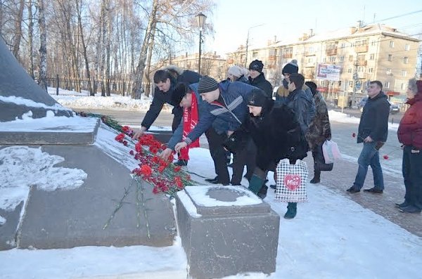 Тульские коммунисты в честь 111-ой годовщины подвига легендарного крейсера «Варяг» почтили память его командира, туляка В.Ф. Руднева