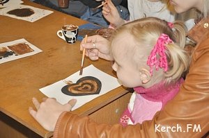 Керченский музей снова приглашает порисовать шоколадом