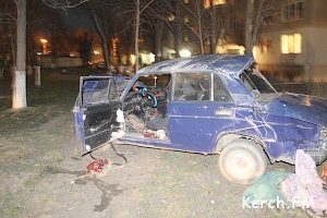 В Керчи перевернулся автомобиль «ВАЗ 2103»