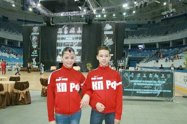 Юная танцевальная пара спортклуба КПРФ достойно выступила на Чемпионате России